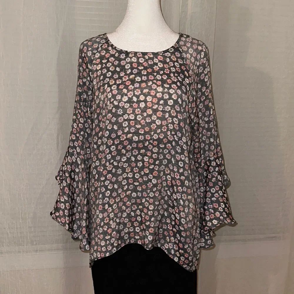 Lauren Conrad M Gray Pink White Lavender Long Raglan Bell Flutter Sleeve Blouse